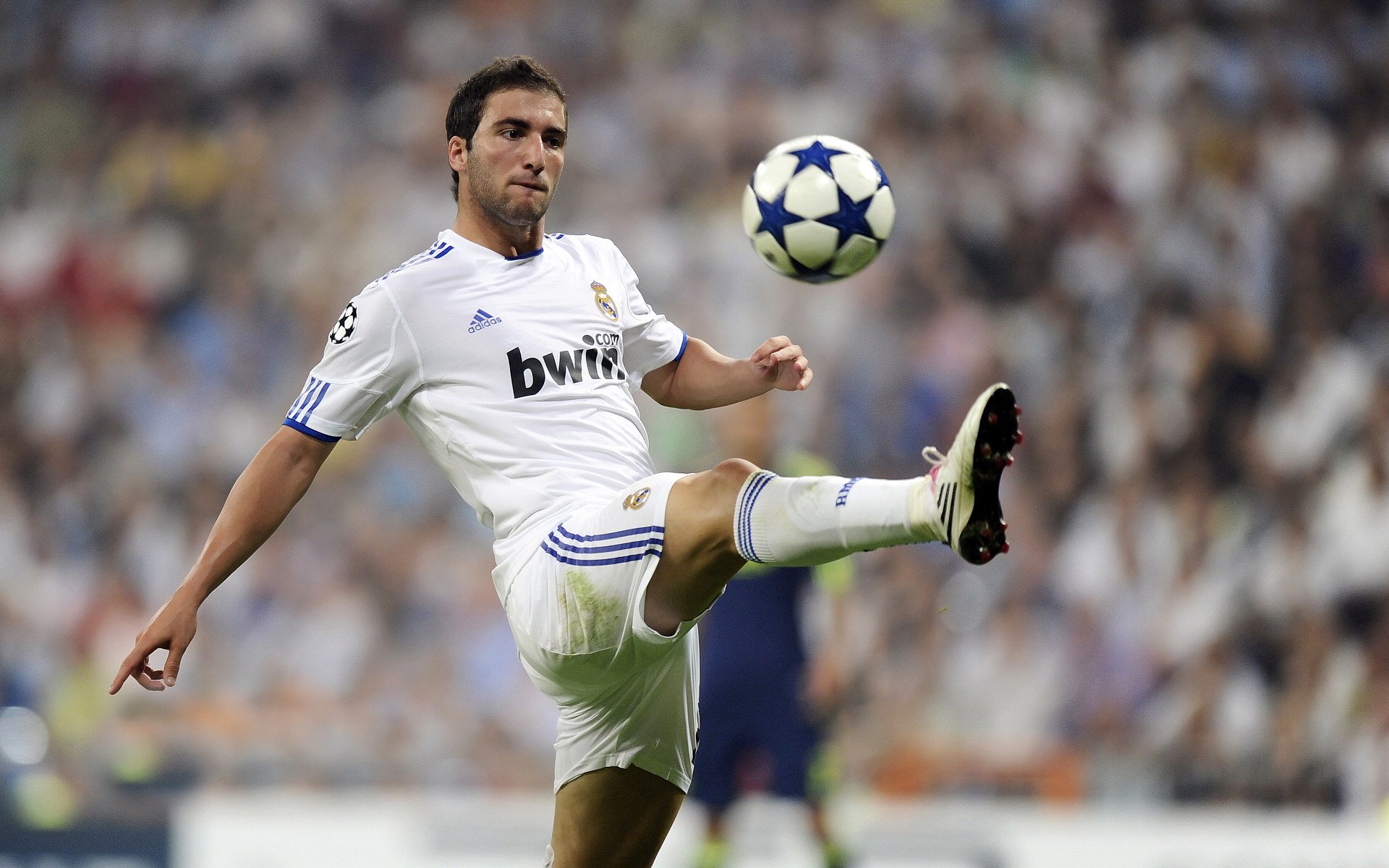 中国足球职业联赛球员体能监测智能化，足球队体能测试